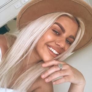 Meet your Posher, Isabella